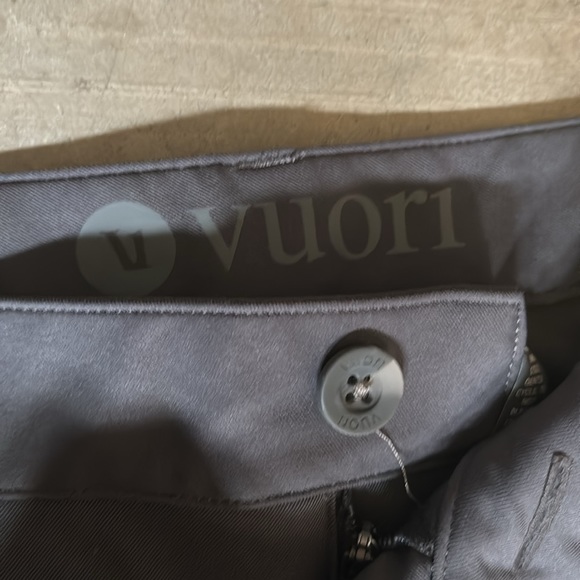 Vuori cascade tech Chino Pant color charcoal - Picture 2 of 9